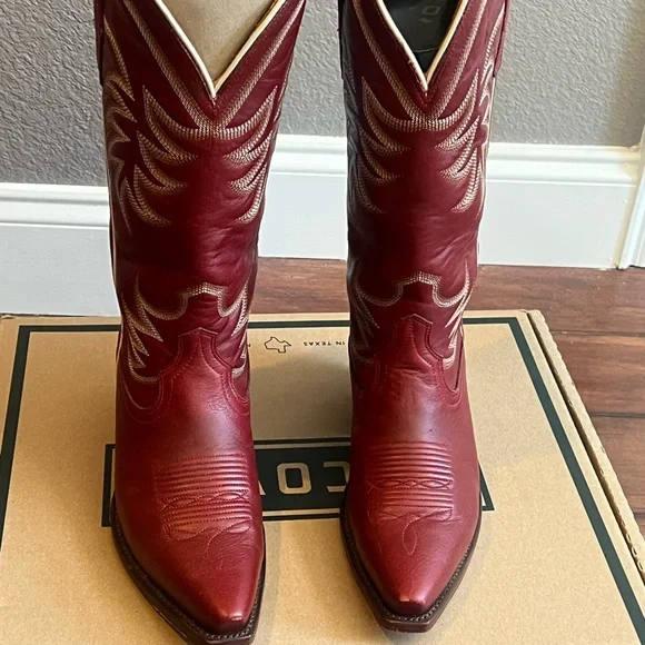 Tecovas Annies -Scarlet Red Western Boots 7B. - Picture 2 of 10